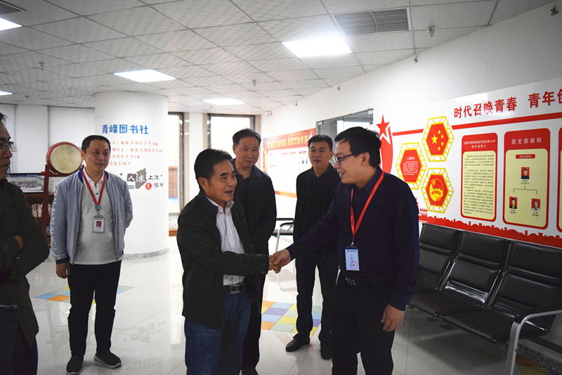 熱烈歡迎市工業(yè)和信息化局副局長(zhǎng)一行蒞臨安陽青峰參觀視察